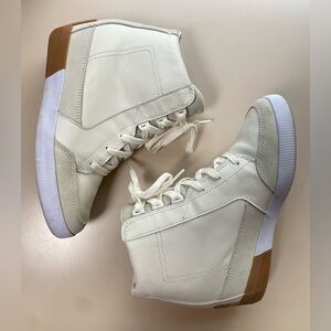 Sorel | Size 9.5 Sea Salt Out n About White‎ Pull-on Wedges